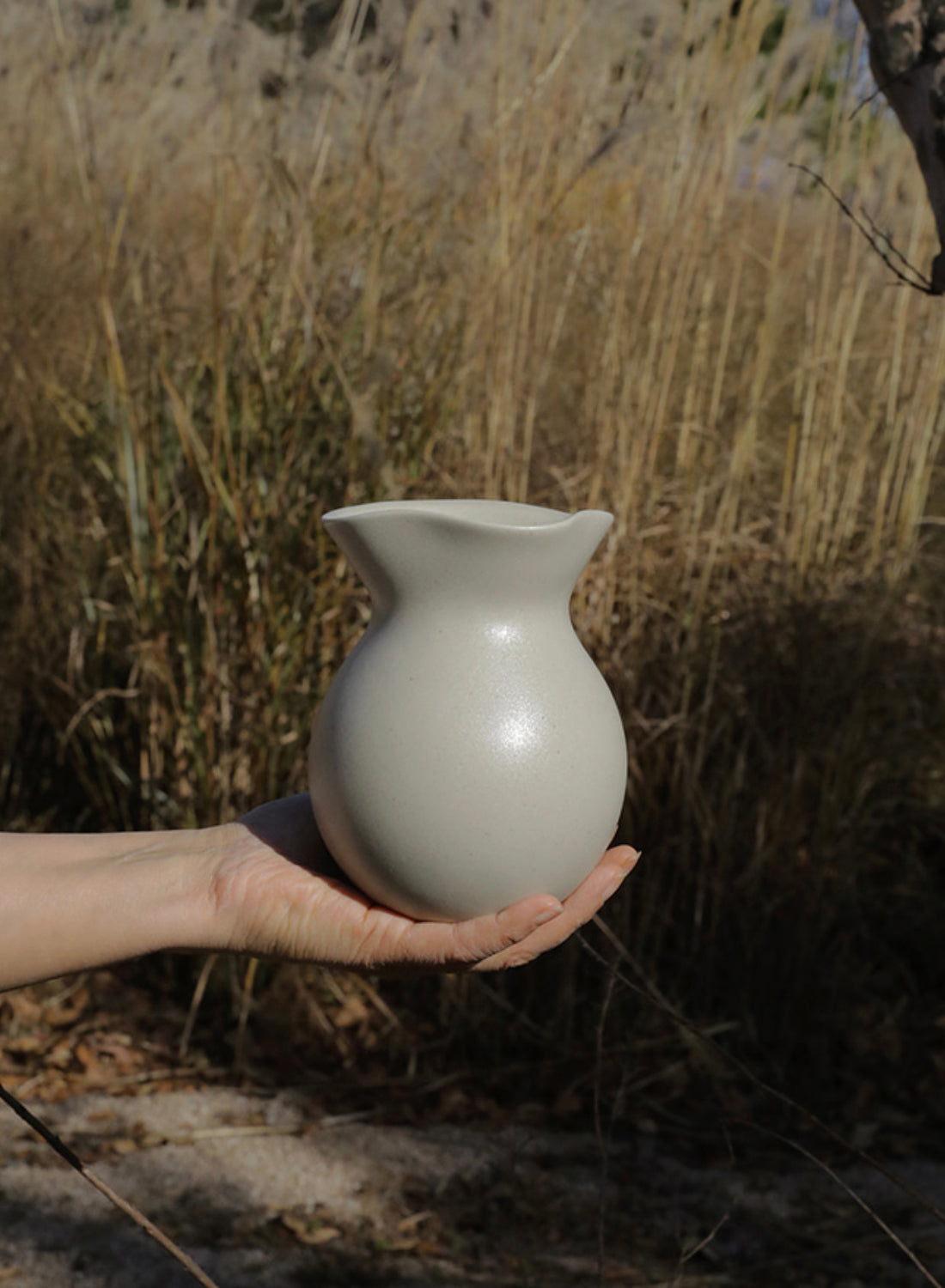 NR Ceramics U Vase, soil beige