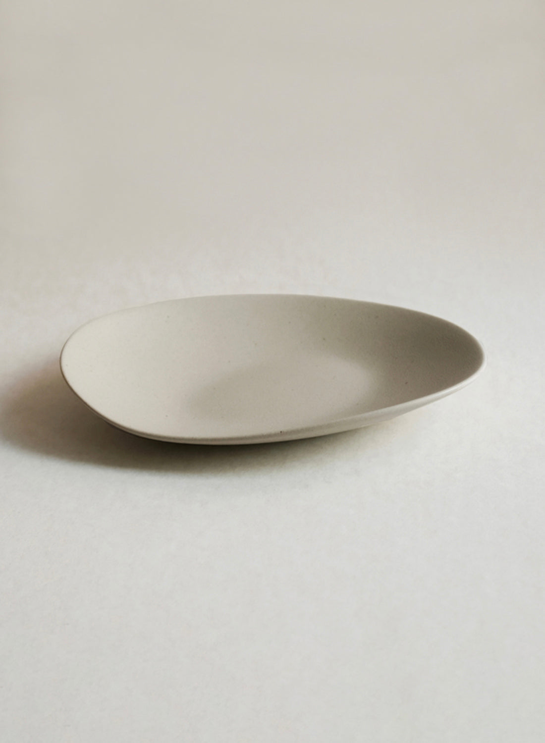 NR Ceramics Medium Pebble Plate, soil beige