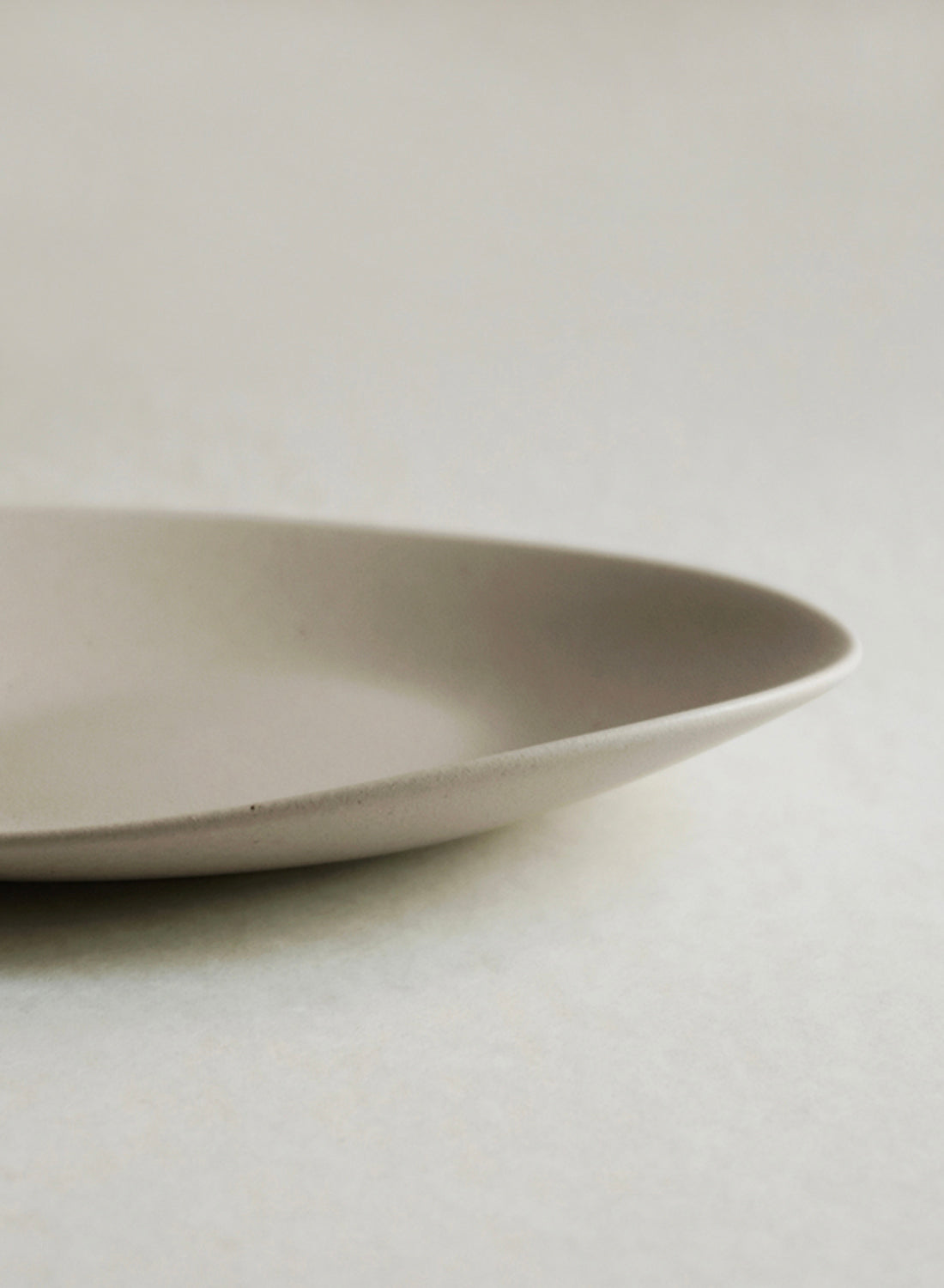 NR Ceramics Medium Pebble Plate, soil beige