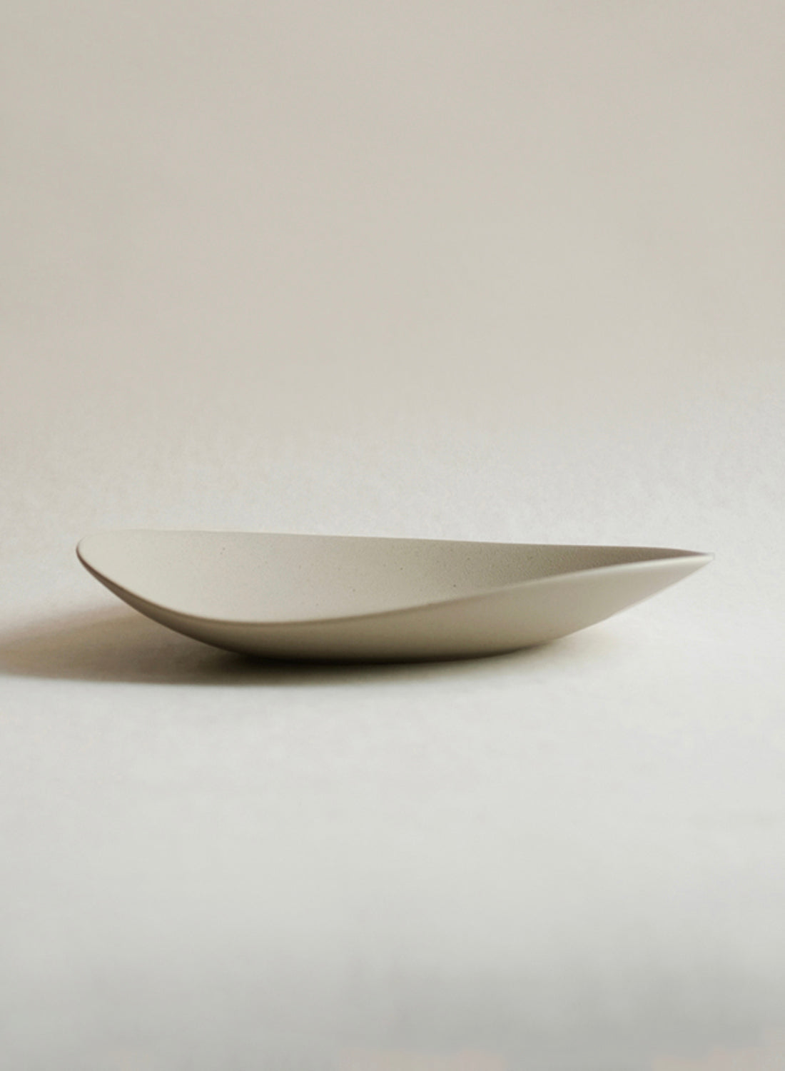 NR Ceramics Medium Pebble Plate, soil beige