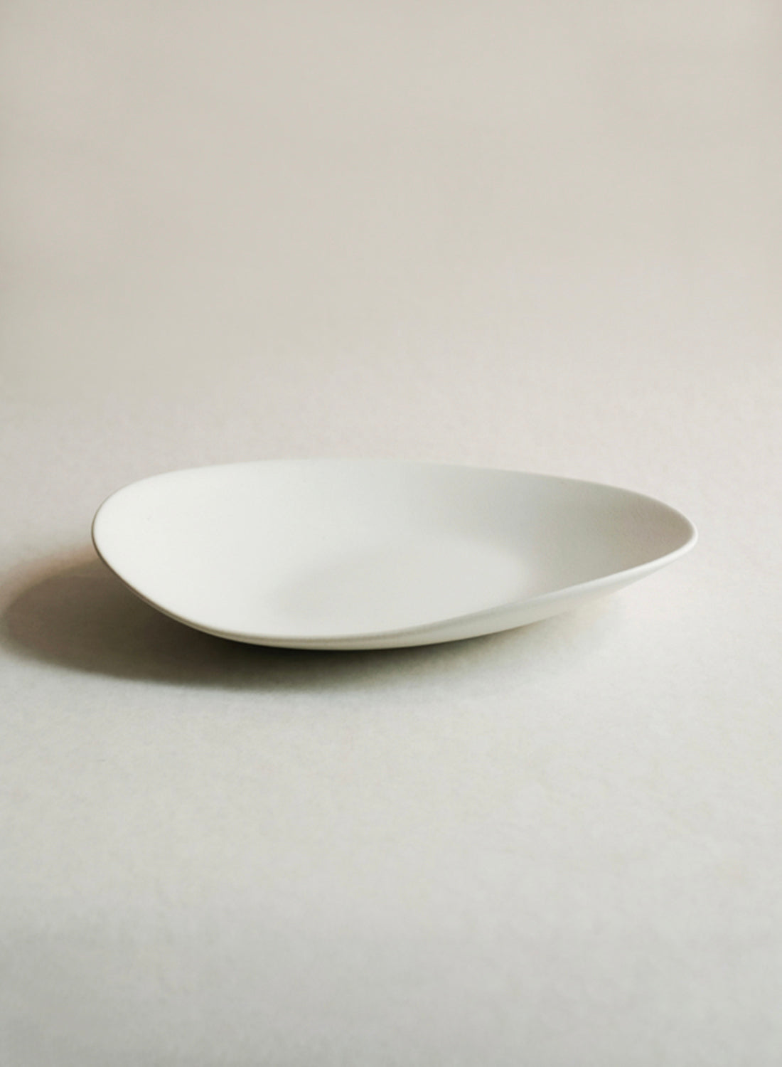 NR Ceramics Medium Pebble Plate, stone white