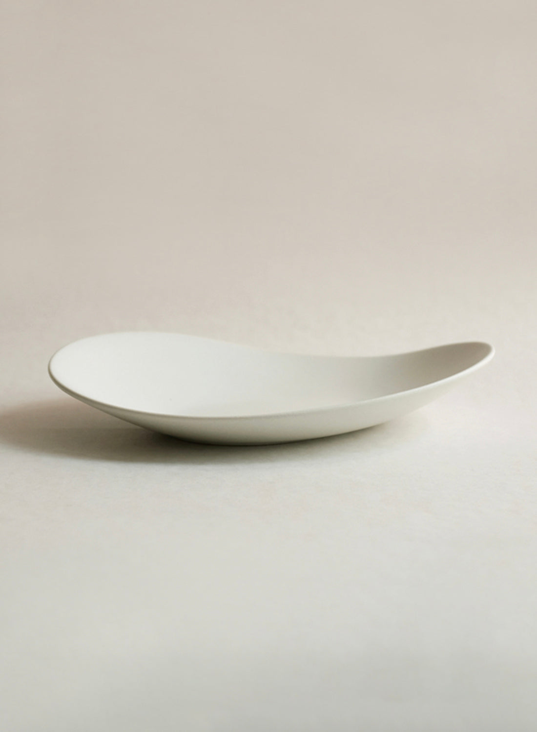 NR Ceramics Medium Pebble Plate, stone white