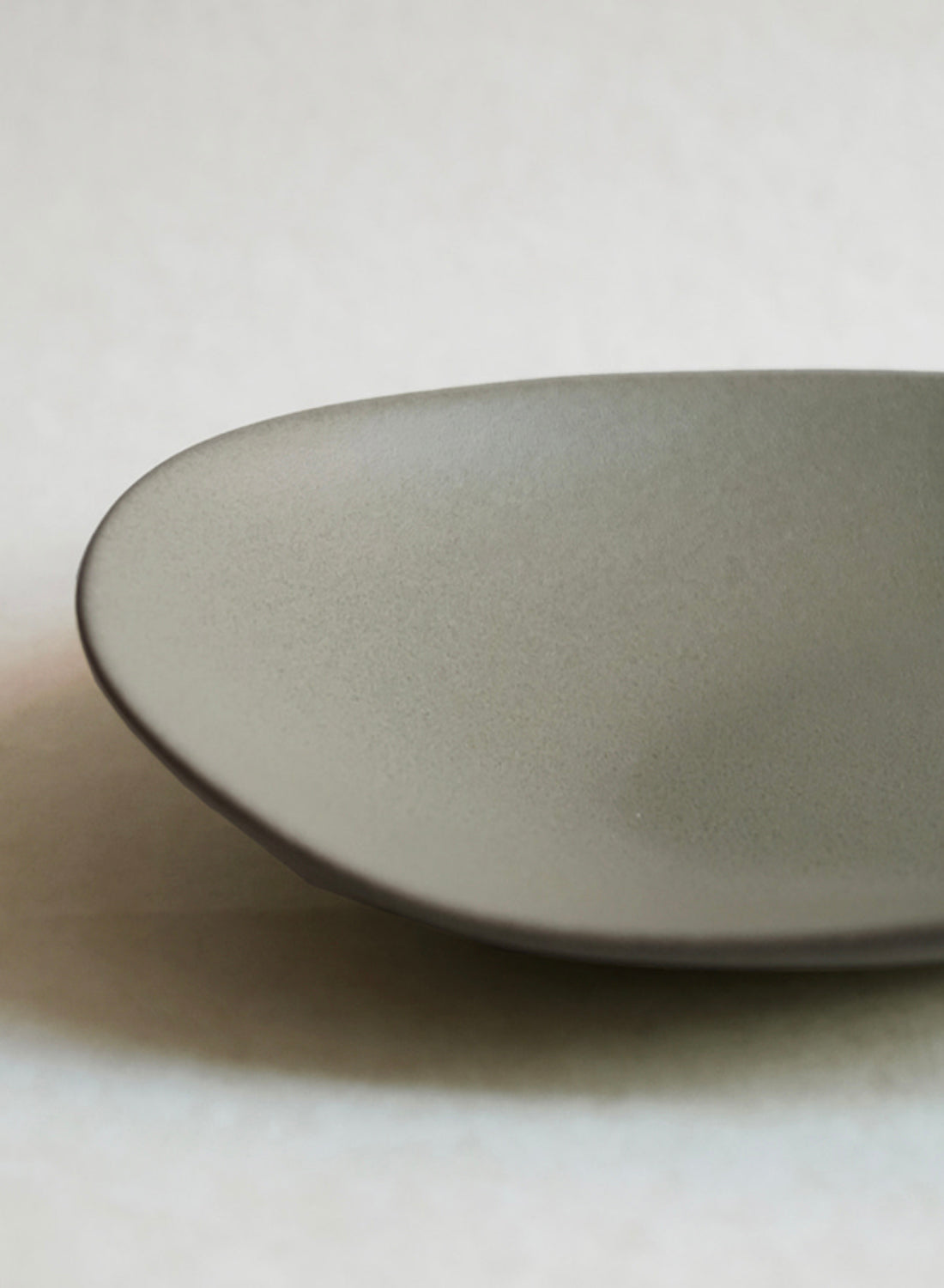 NR Ceramics Medium Pebble Plate, forest green