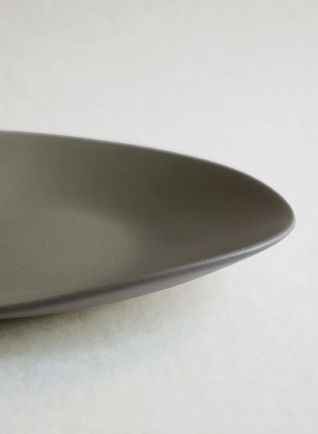 NR Ceramics Medium Pebble Plate, forest green