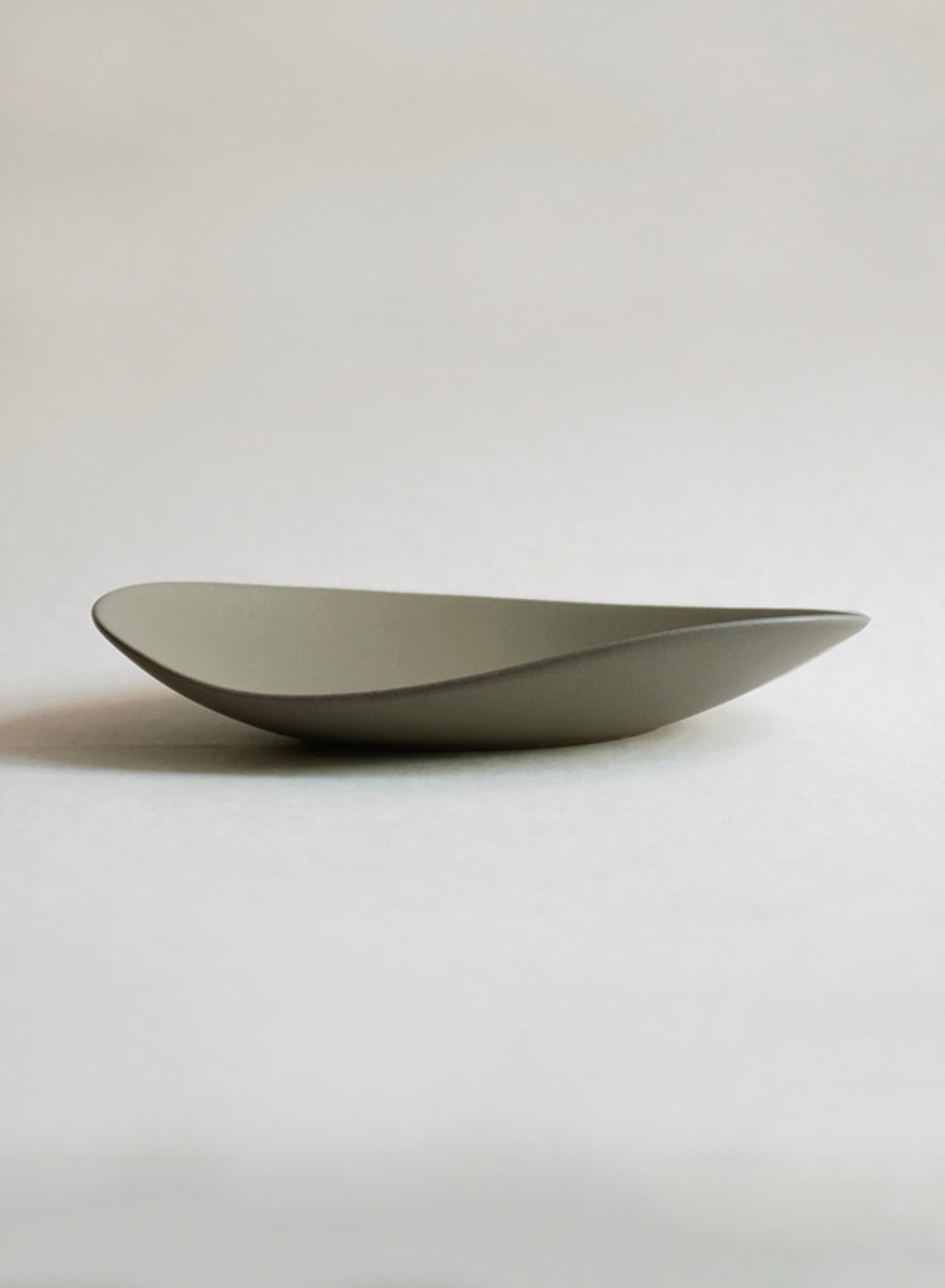 NR Ceramics Medium Pebble Plate, forest green