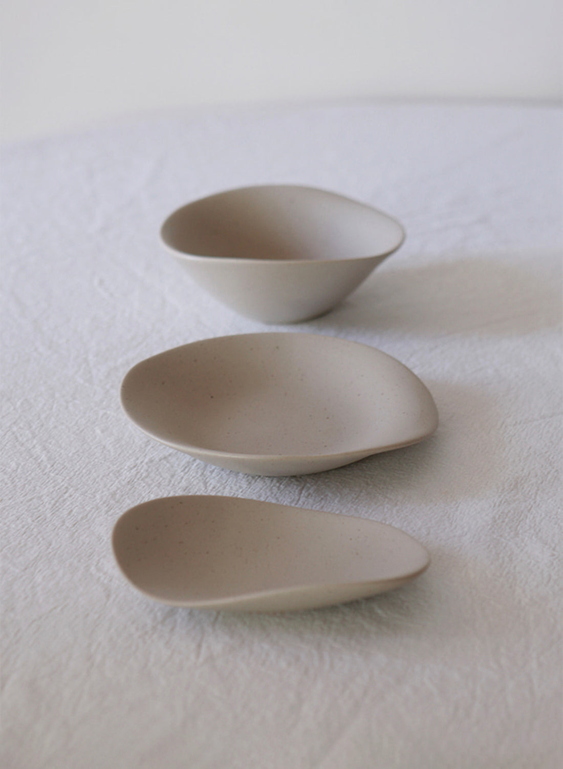 NR Ceramics Large Dessert Plate, soil beige