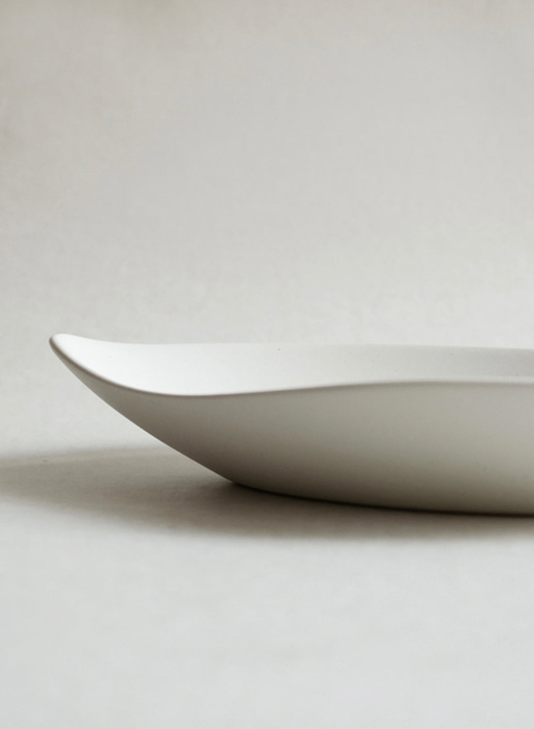 NR Ceramics Oval Leaf Plate, stone white