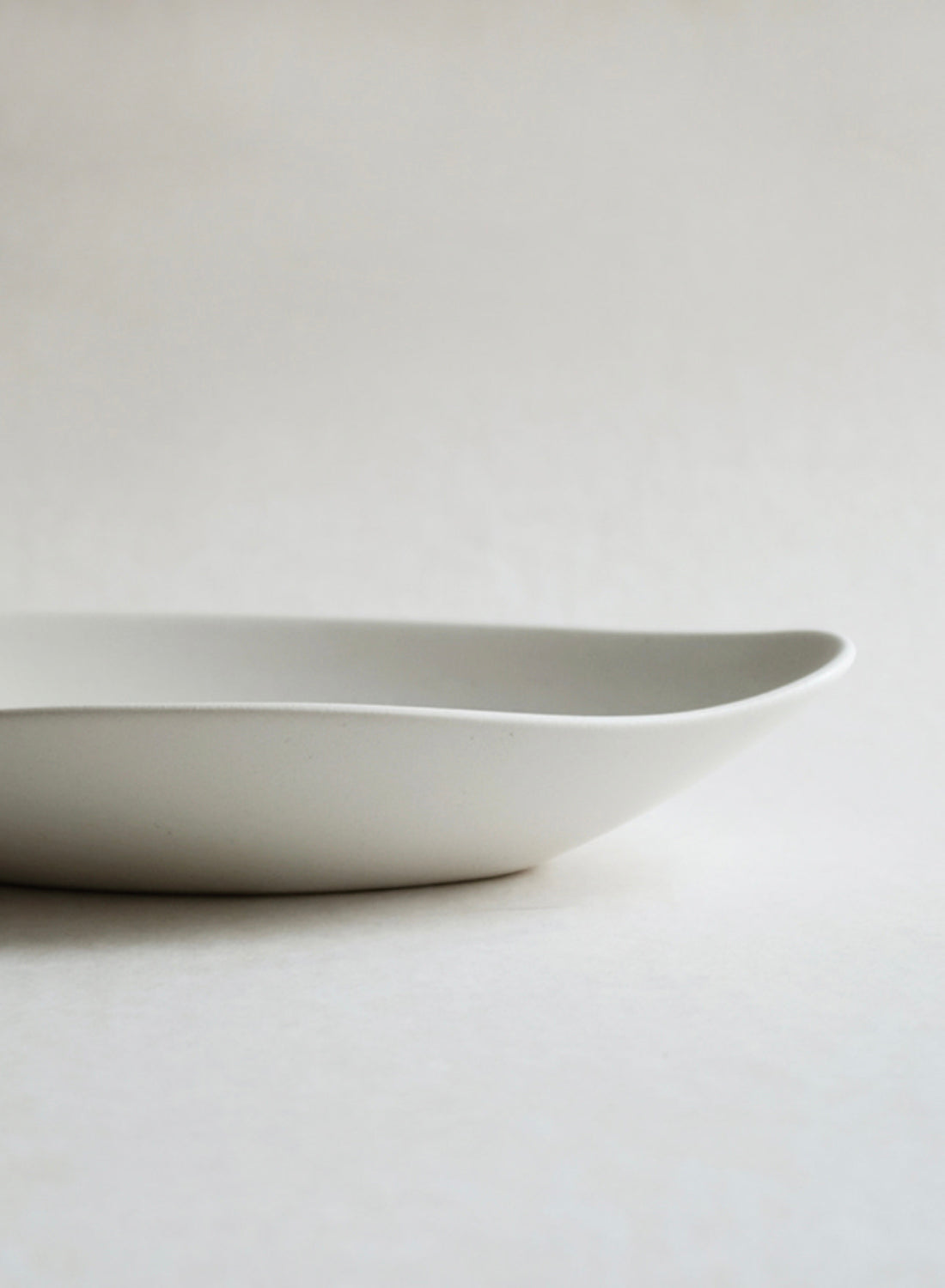 NR Ceramics Oval Leaf Plate, stone white
