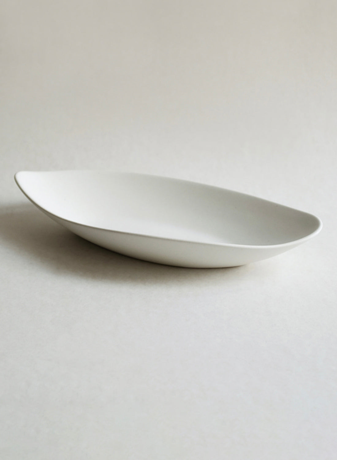 NR Ceramics Oval Leaf Plate, stone white
