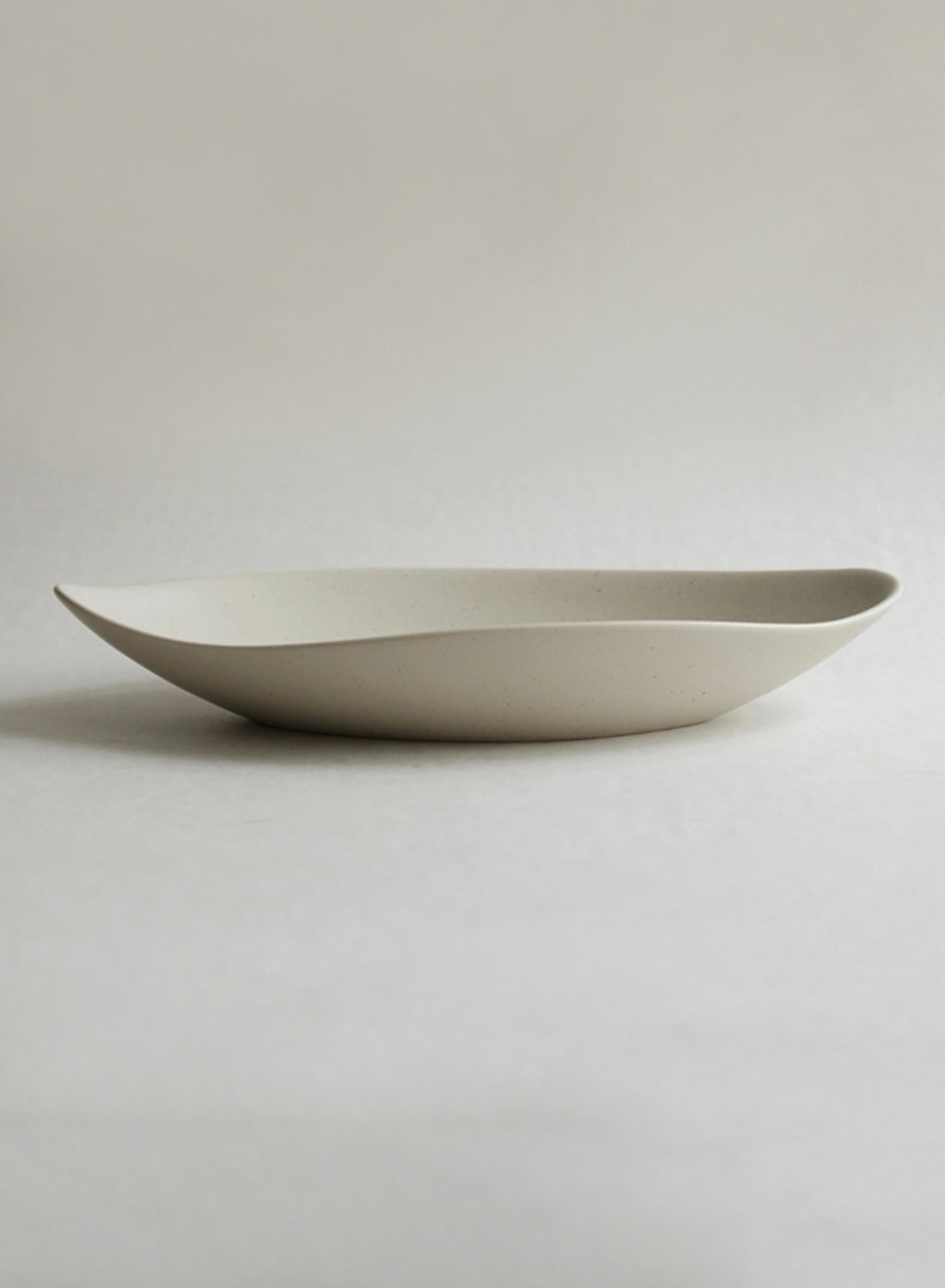 NR Ceramics Oval Leaf Plate, soil beige