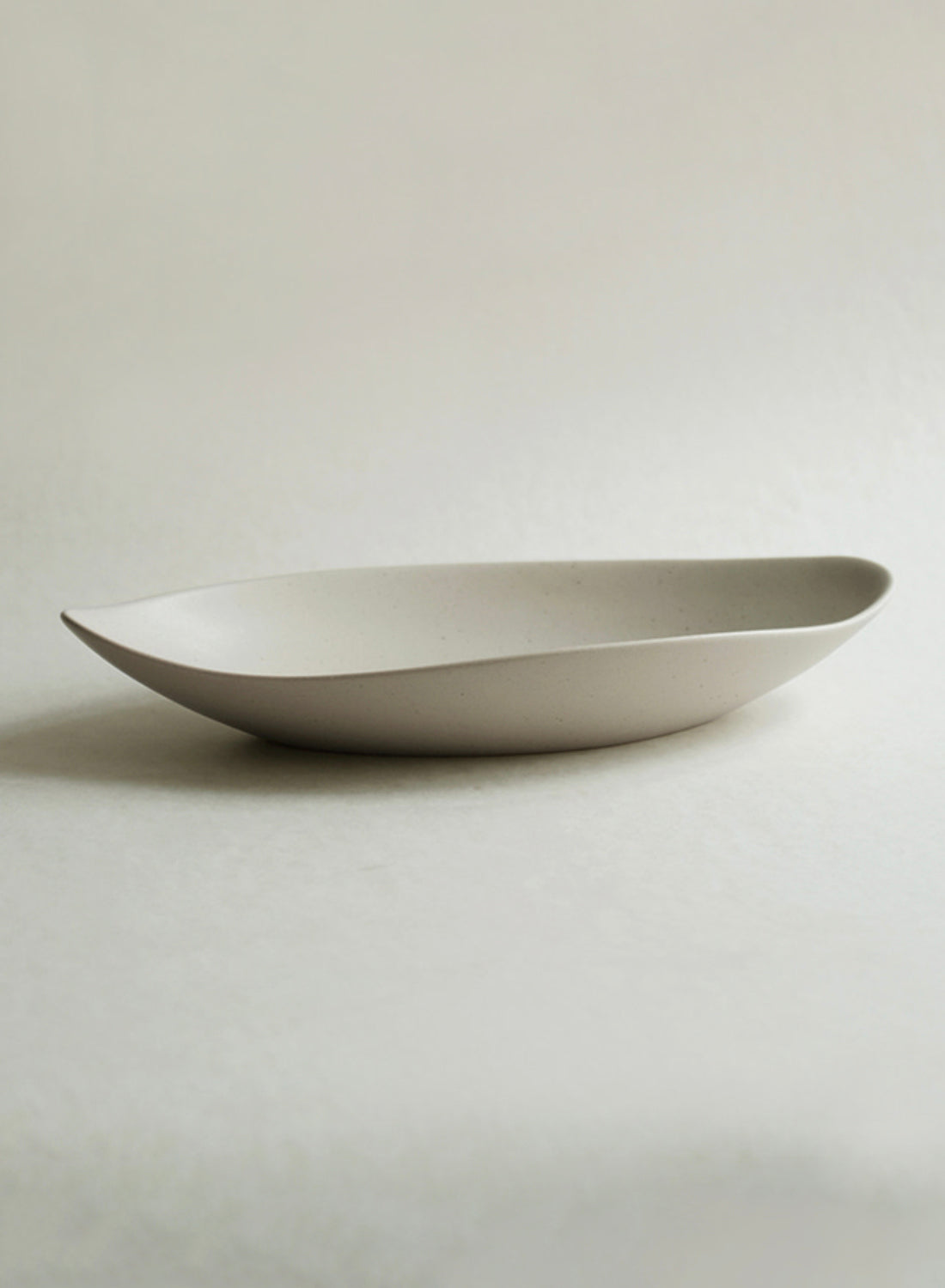 NR Ceramics Oval Leaf Plate, soil beige