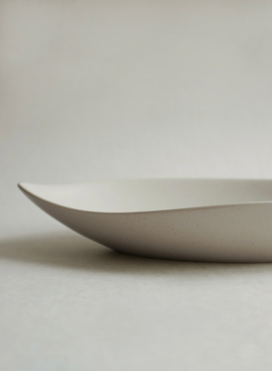 NR Ceramics Oval Leaf Plate, soil beige