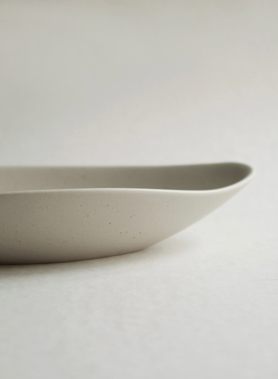 NR Ceramics Oval Leaf Plate, soil beige