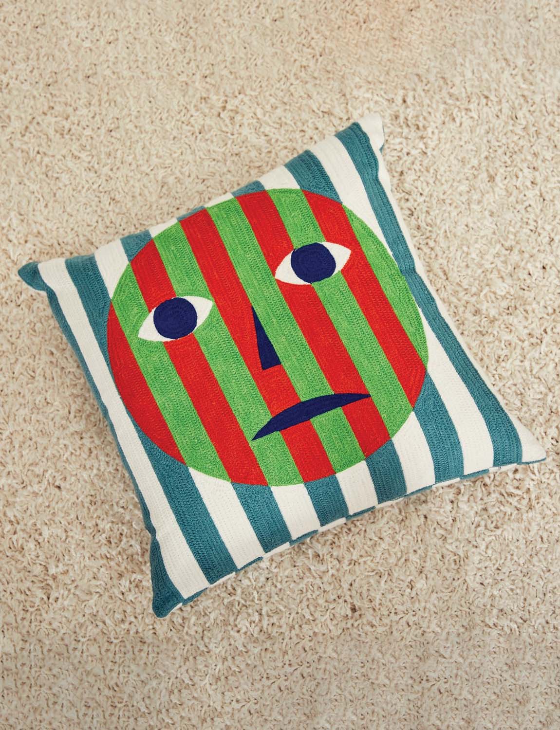 Dusen Dusen Pillow, face