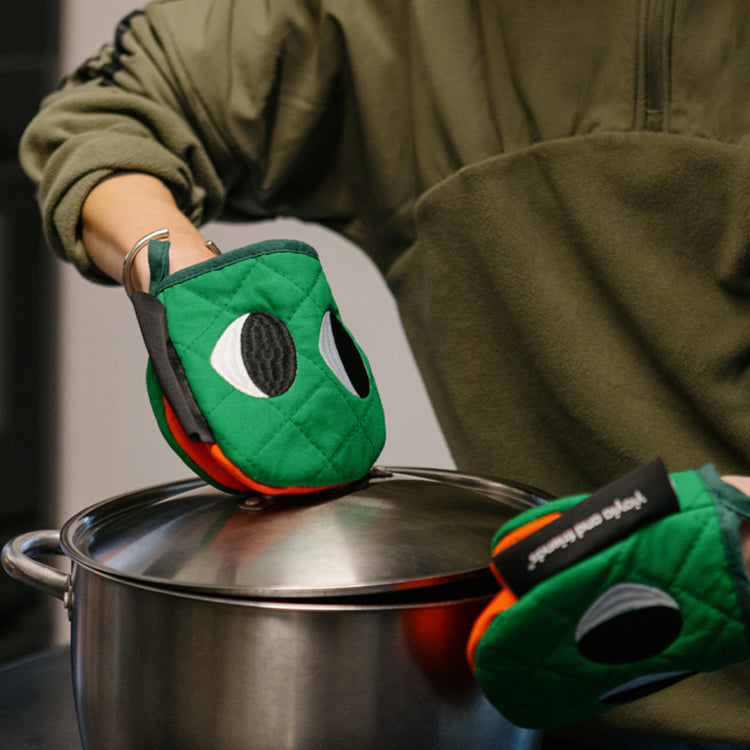 Froggy Frog Oven Mitt