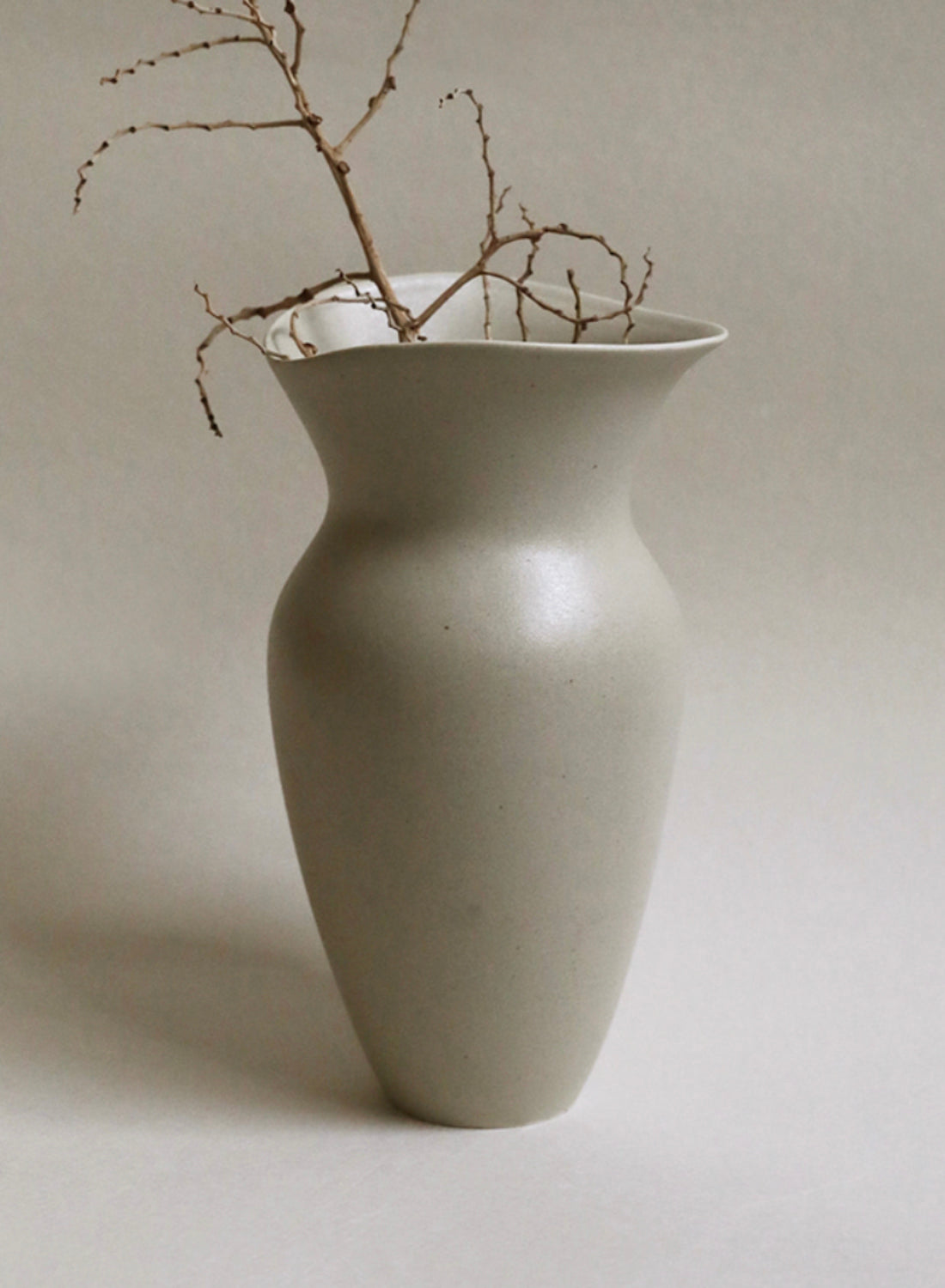 NR Ceramics Y Vase, soil beige