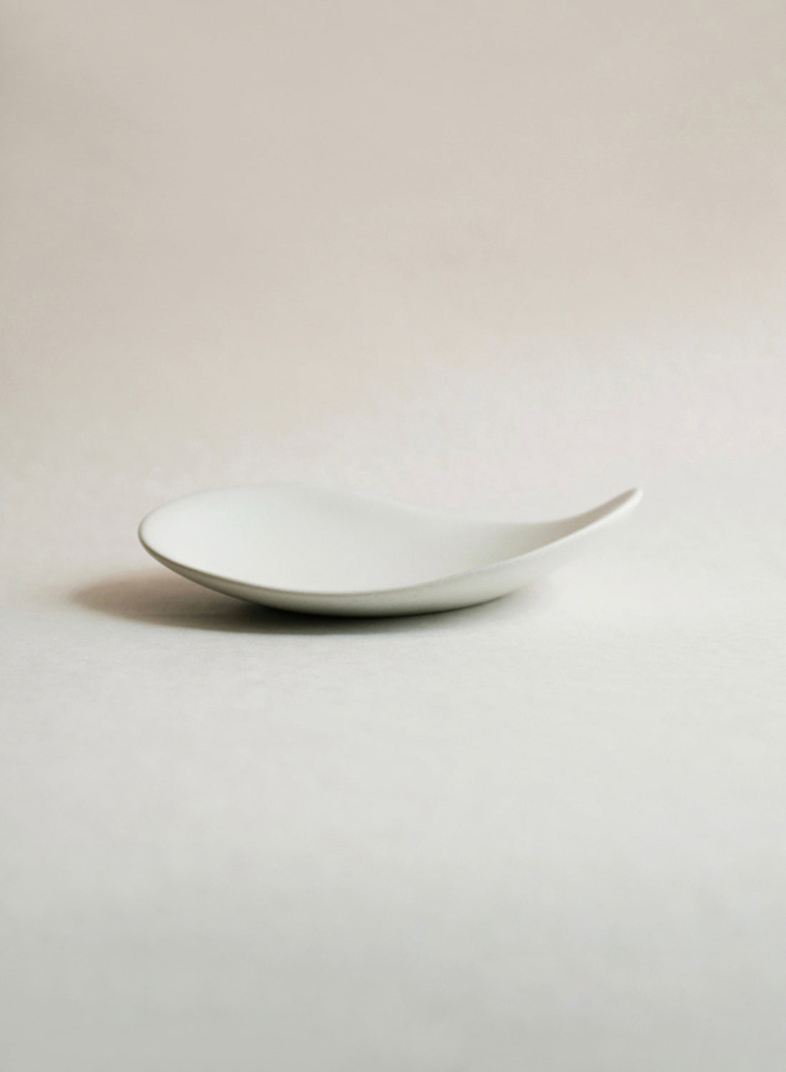 NR Ceramics Small Pebble Plate, stone white