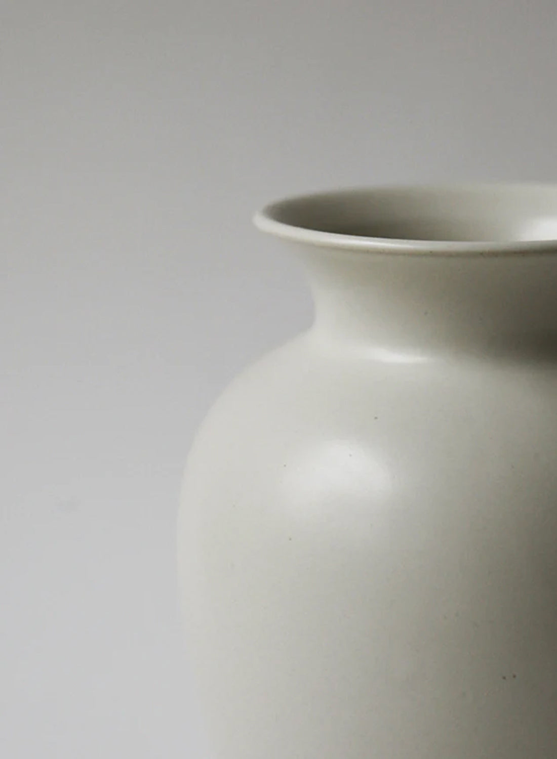 NR Ceramics Small Amphora Vase, fog