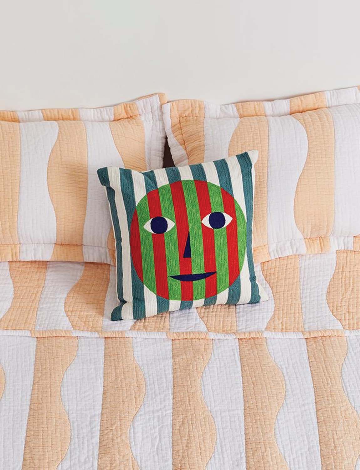 Dusen Dusen Pillow, face