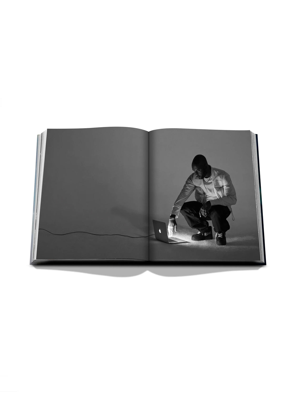 Louis Vuitton: Virgil Abloh (Classic Cartoon Cover) - Assouline Coffee  Table Book: Madsen, Anders Christian: 9781649801524: : Books
